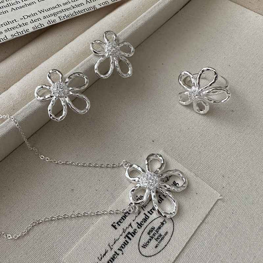 "Floral Shine" 925 Sterling Silver Jewelry Set (Necklace, Ring & Earrings)