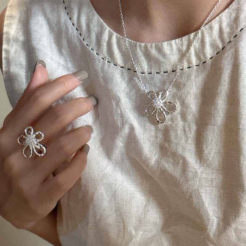 "Floral Shine" 925 Sterling Silver Jewelry Set (Necklace, Ring & Earrings)