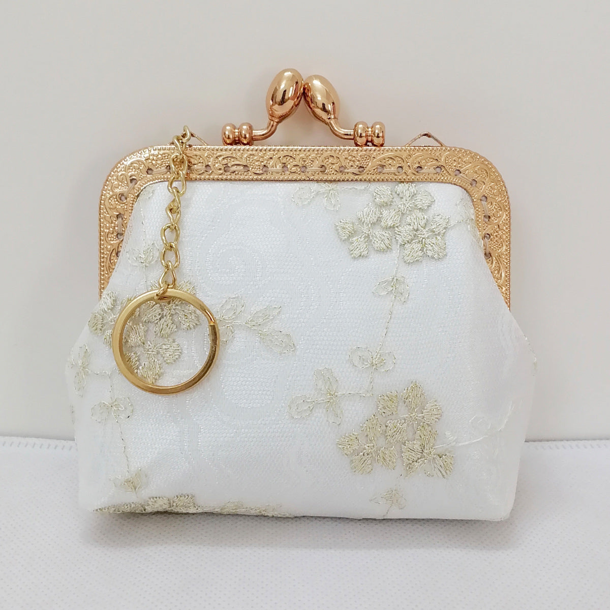Cloud Lace Kiss-Lock Coin Purse – Handmade Embroidered Mini Card Holder