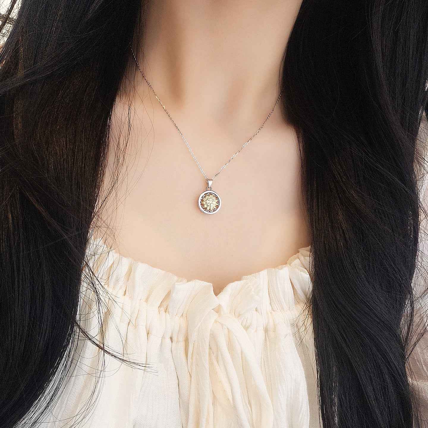 “Sunlit Bloom” S925 Sterling Silver Rotating Sunflower Necklace