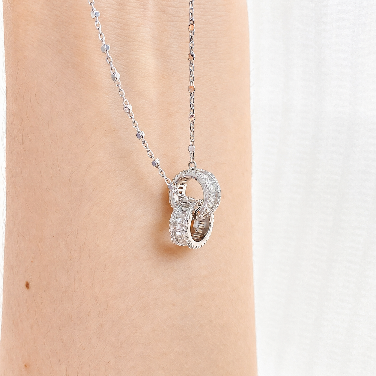 “Roma Link” S925 Sterling Silver Interlocking Circle Necklace