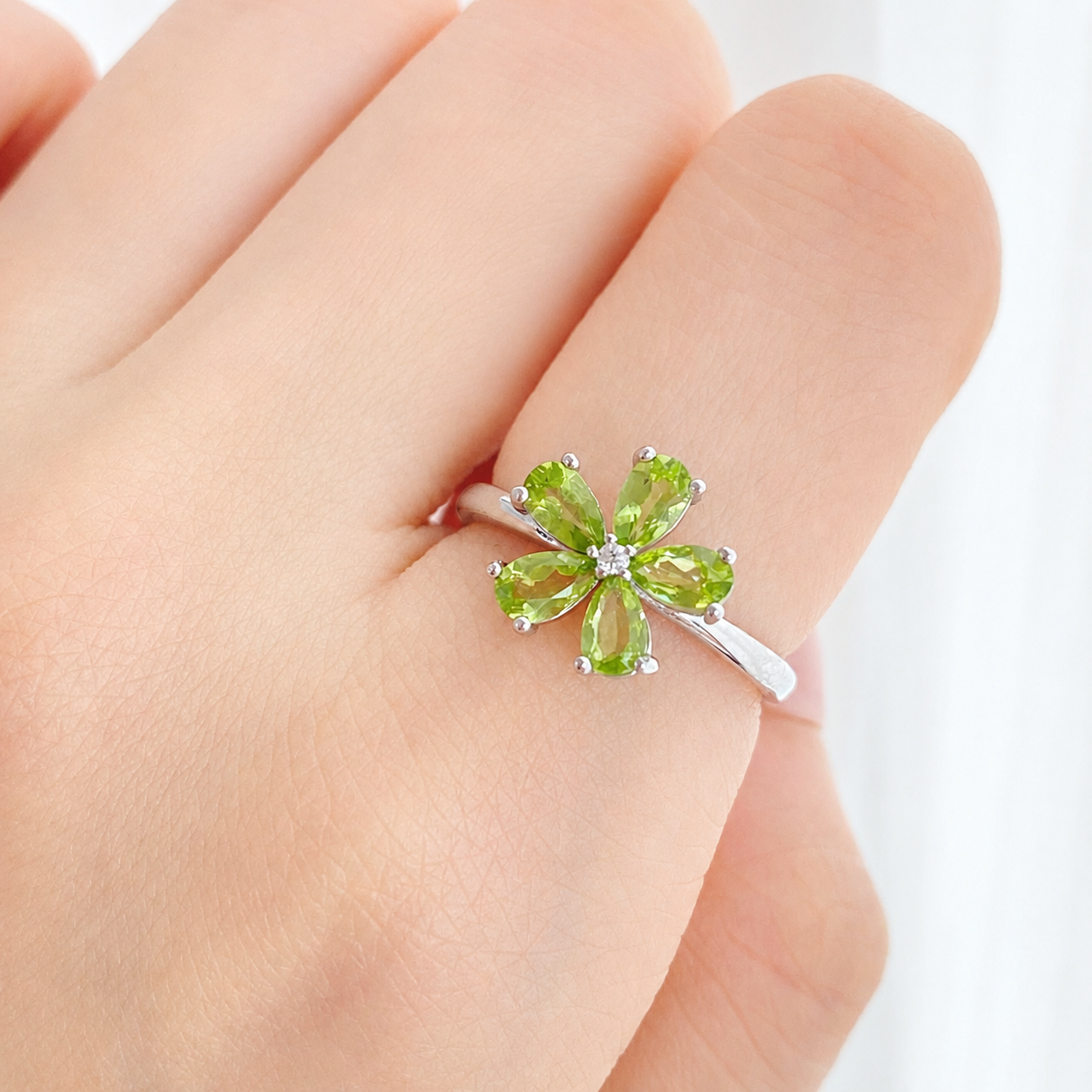 “Spring Letter” S925 Sterling Silver Natural Peridot Five-Petal Flower Jewelry Set