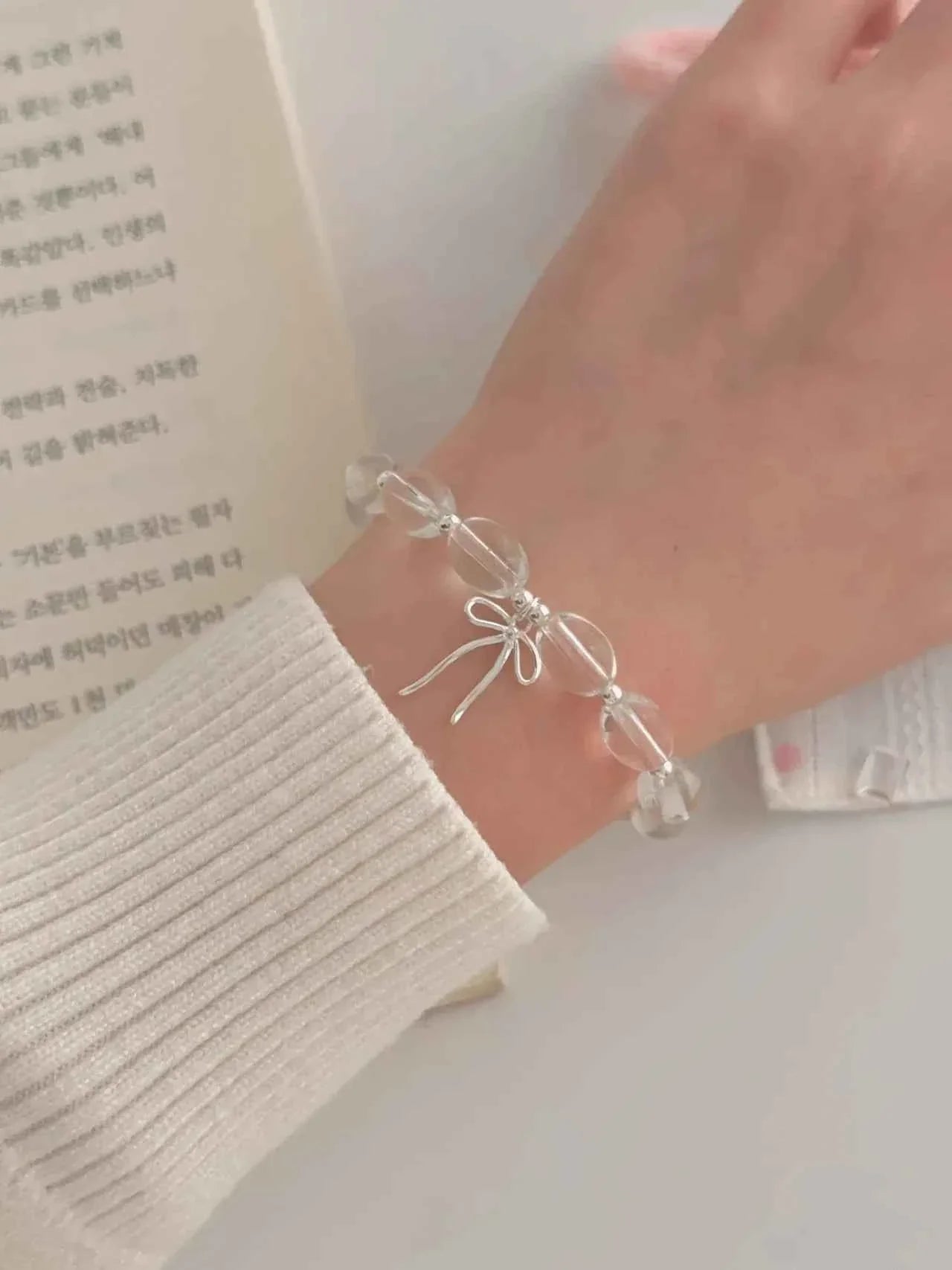 "White lce Crystal" 925 Sterling Silver Bowknot WhiteCrystal Bead Bracelet-Delicate,Pure, and Elegant.